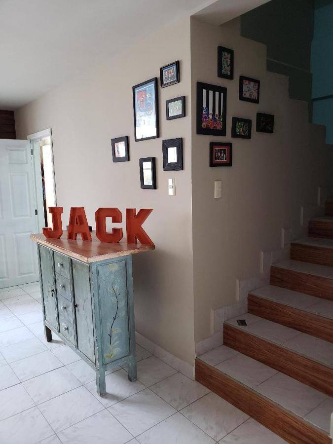 Jack Hostales เลออน ภายนอก รูปภาพ